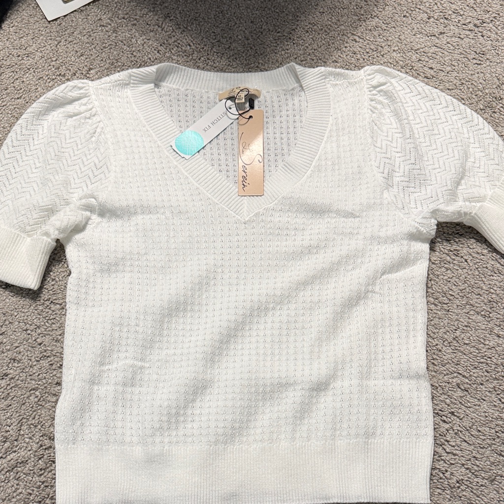 Les Serein - Chic White V-Neck Sweater